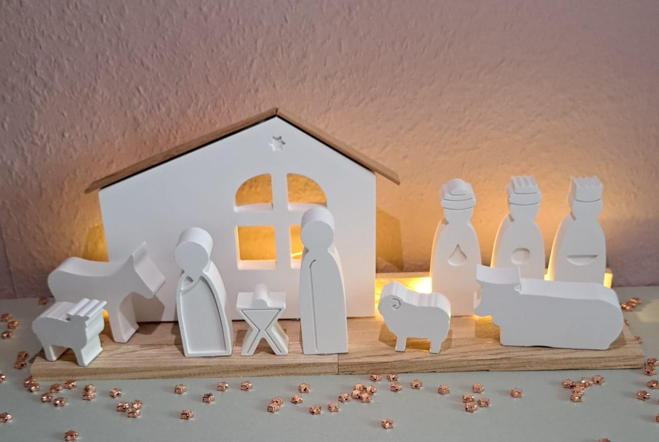 Krippe mit Lichterkette